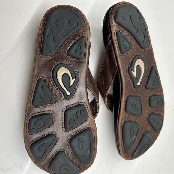 🌊Olukai Sandals Flip Flops🌊Men's 7 + Women's 9🌊 - Picture 2 of 6